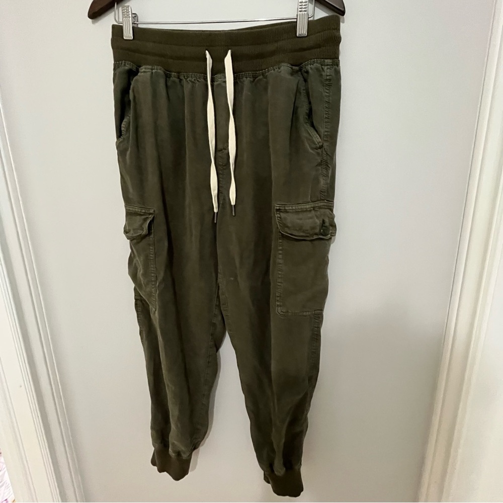 Aerie Soft Cargo Army Green Pant medium